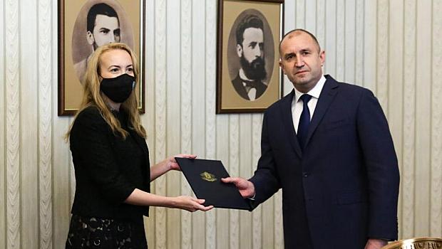 Президентът връчи мандата на ИТН, те го върнаха