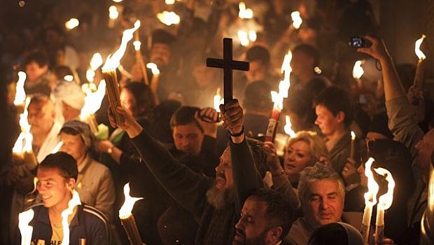 Благодатният огън слезе при вярващите