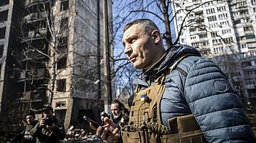Един убит и много ранени при руски удари на Киев, обяви кметът Кличко