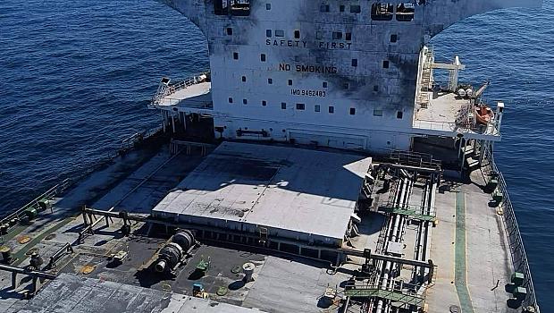 Военните следят кораб, ударен от дрон, навлизащ в български води