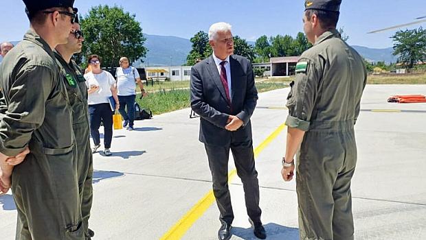 Пристигането на американските военни самолети днес се отлага
